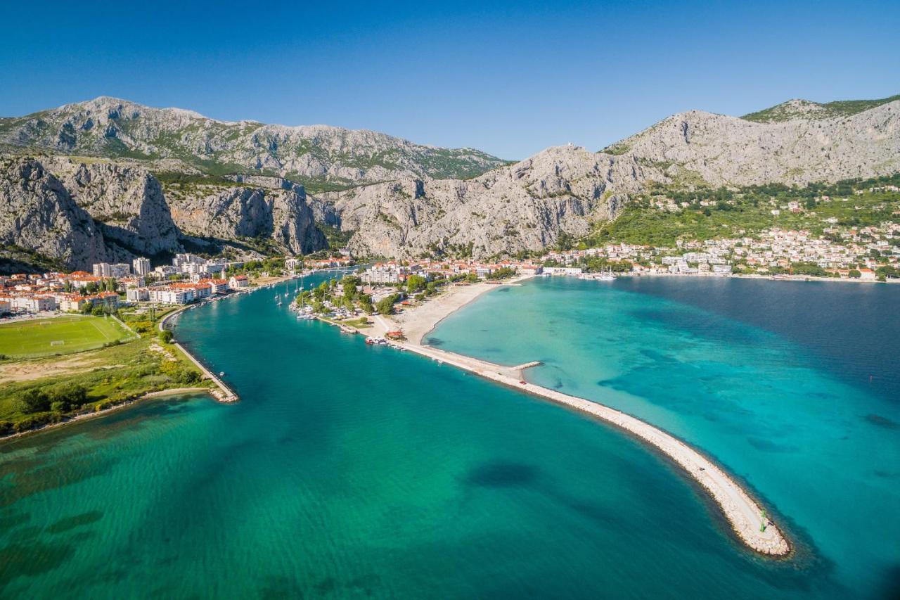 City Gem Omis Luaran gambar